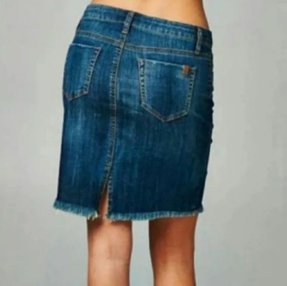 ðDistressed jean skirt ð..NO OFFERS! - Picture 2 of 4